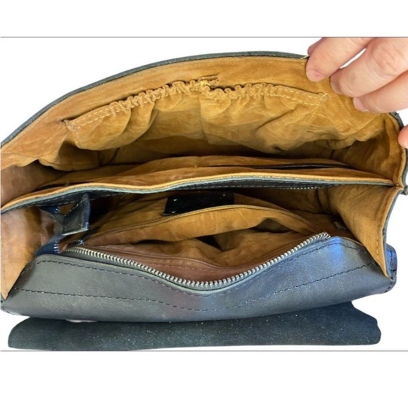 Patricia Nash “London” Saddle ag Crossbody - Picture 5 of 9